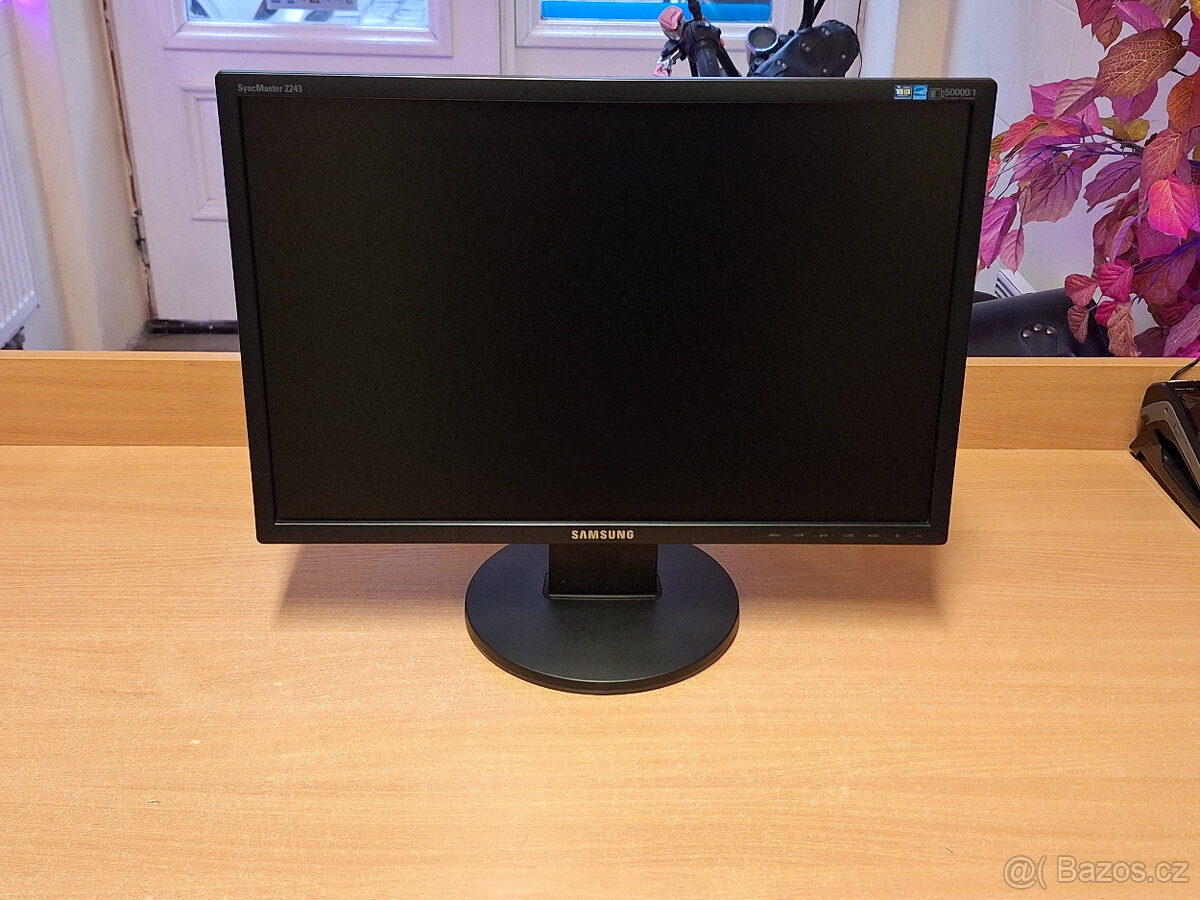 Samsung SyncMaster 2243 - 22", 1680x1050, VGA, záruka - 4