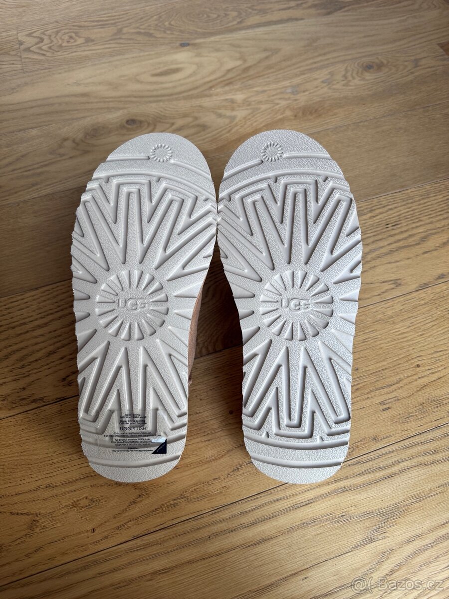 UGG Clasic slip-on - 4