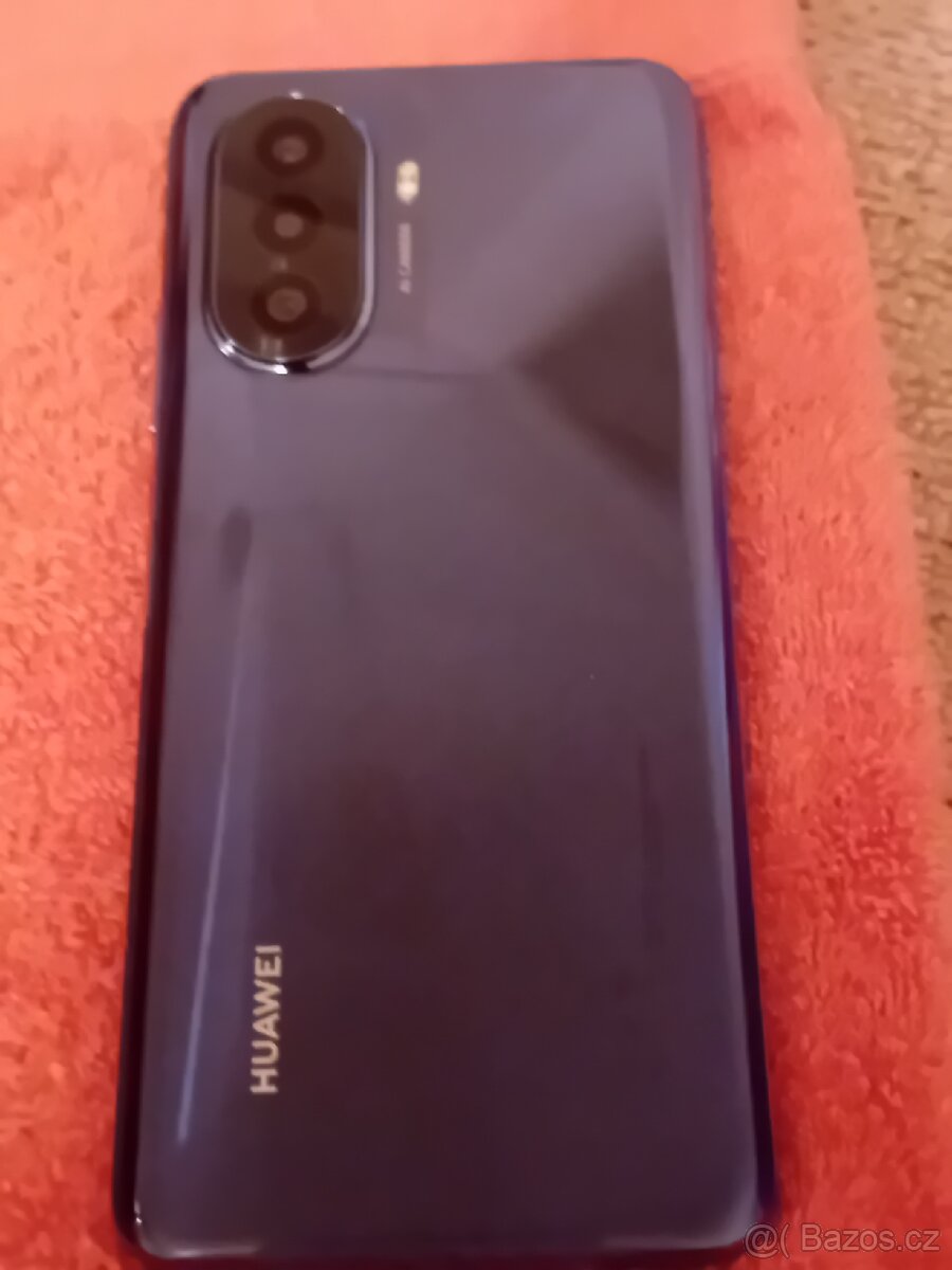 HUAWEI nová Y70 - 4