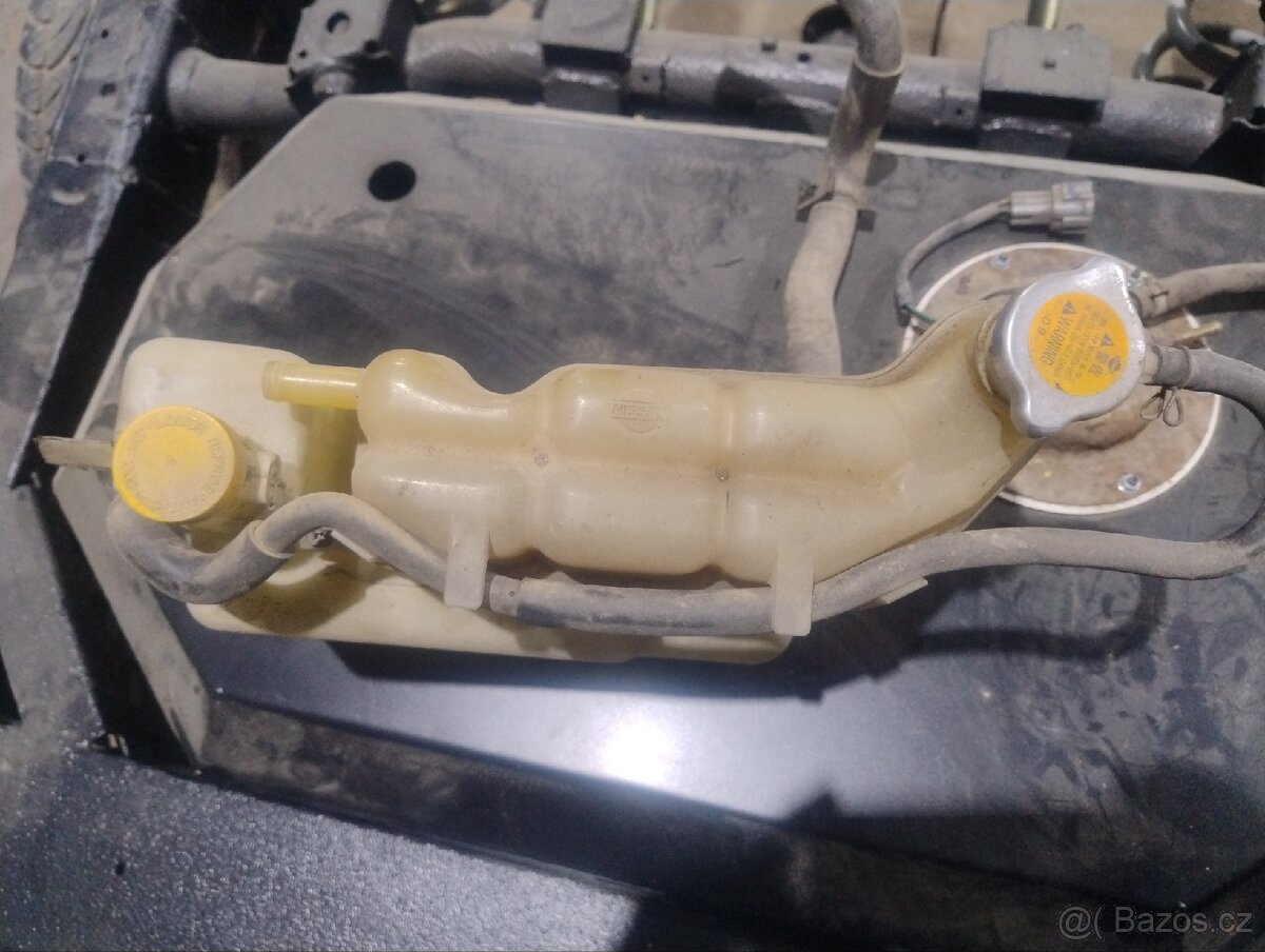 Expanzní nádoba na vodu Nissan Patrol Y61 ZD30
