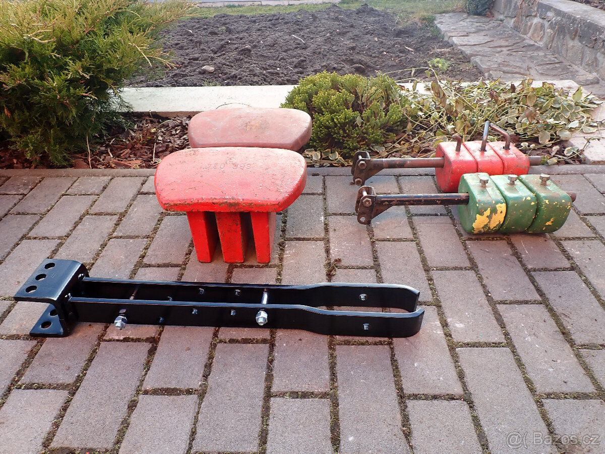 vari - závaží 33 kg, závaží 5 kg + nosiče - 4