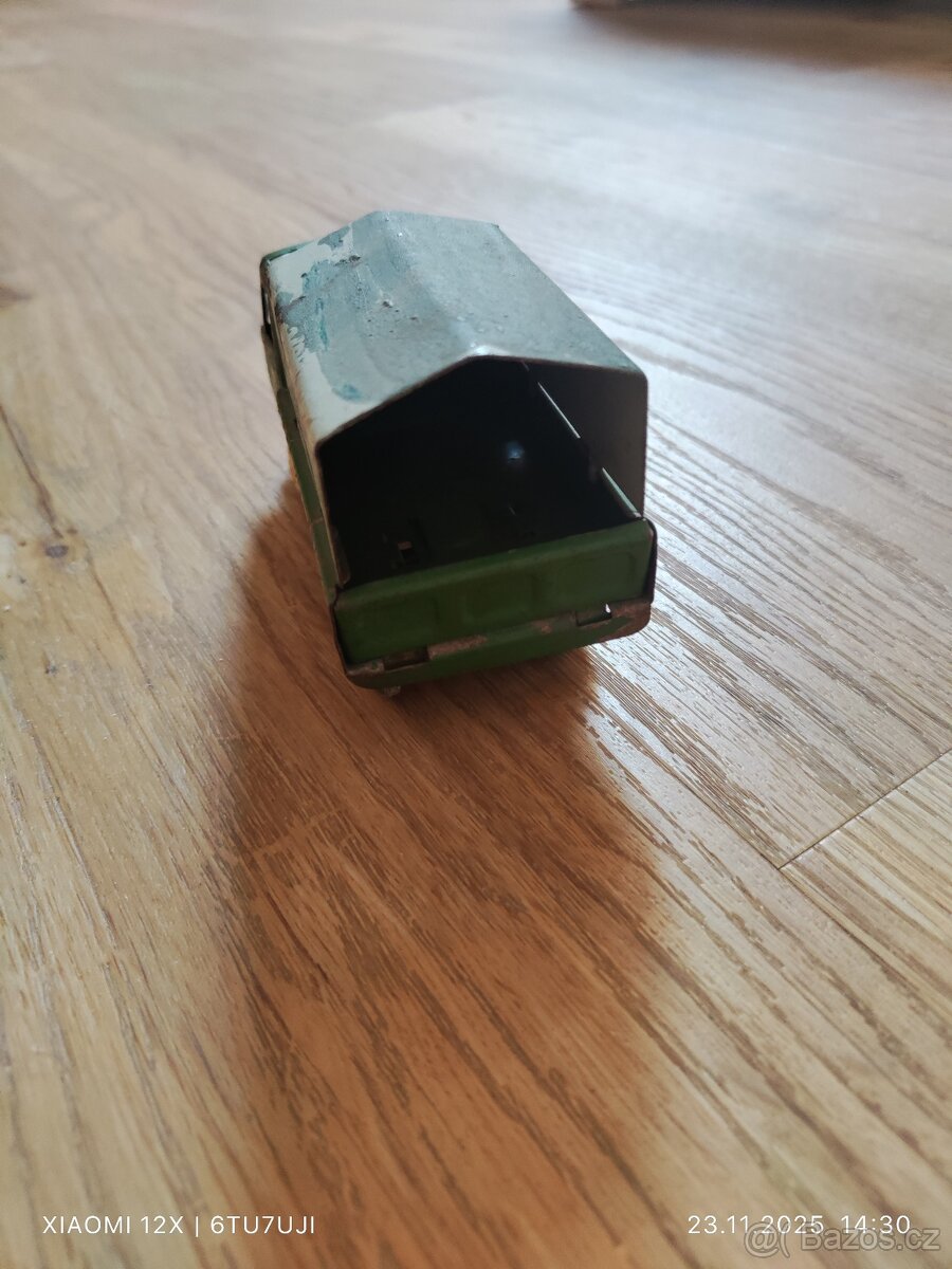 Prodám staré plechové nákl.autíčko - 4