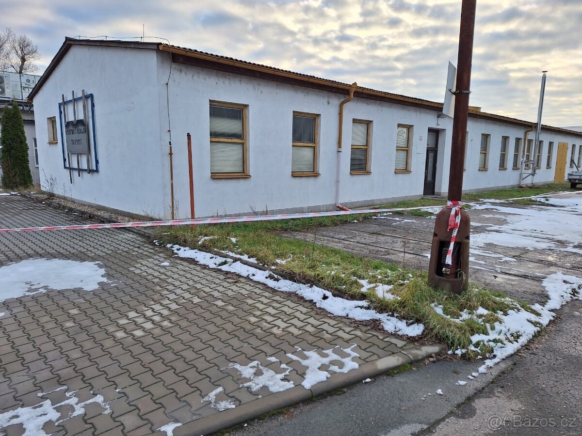 Pronájem zpevněné plochy na 4 osobní auta - 4