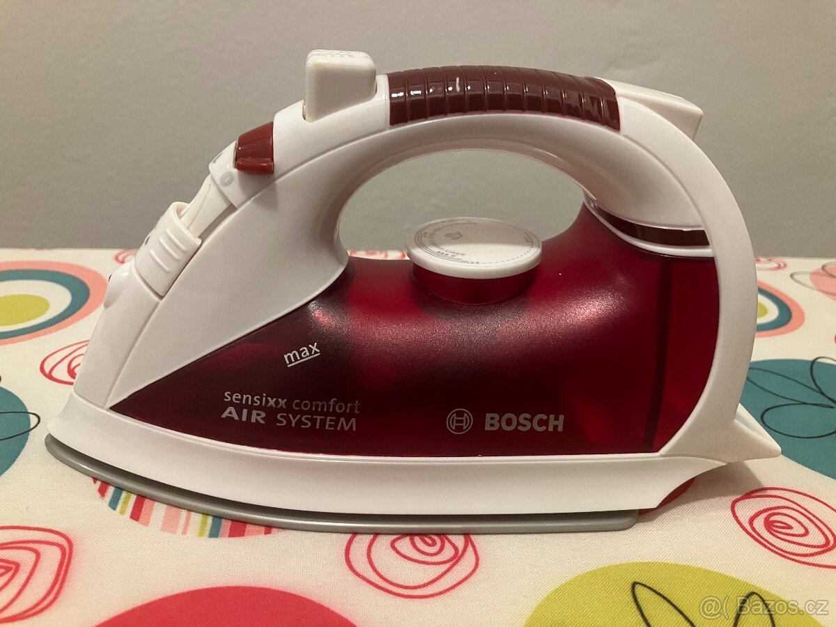 Žehlicí prkno a žehlička - 4