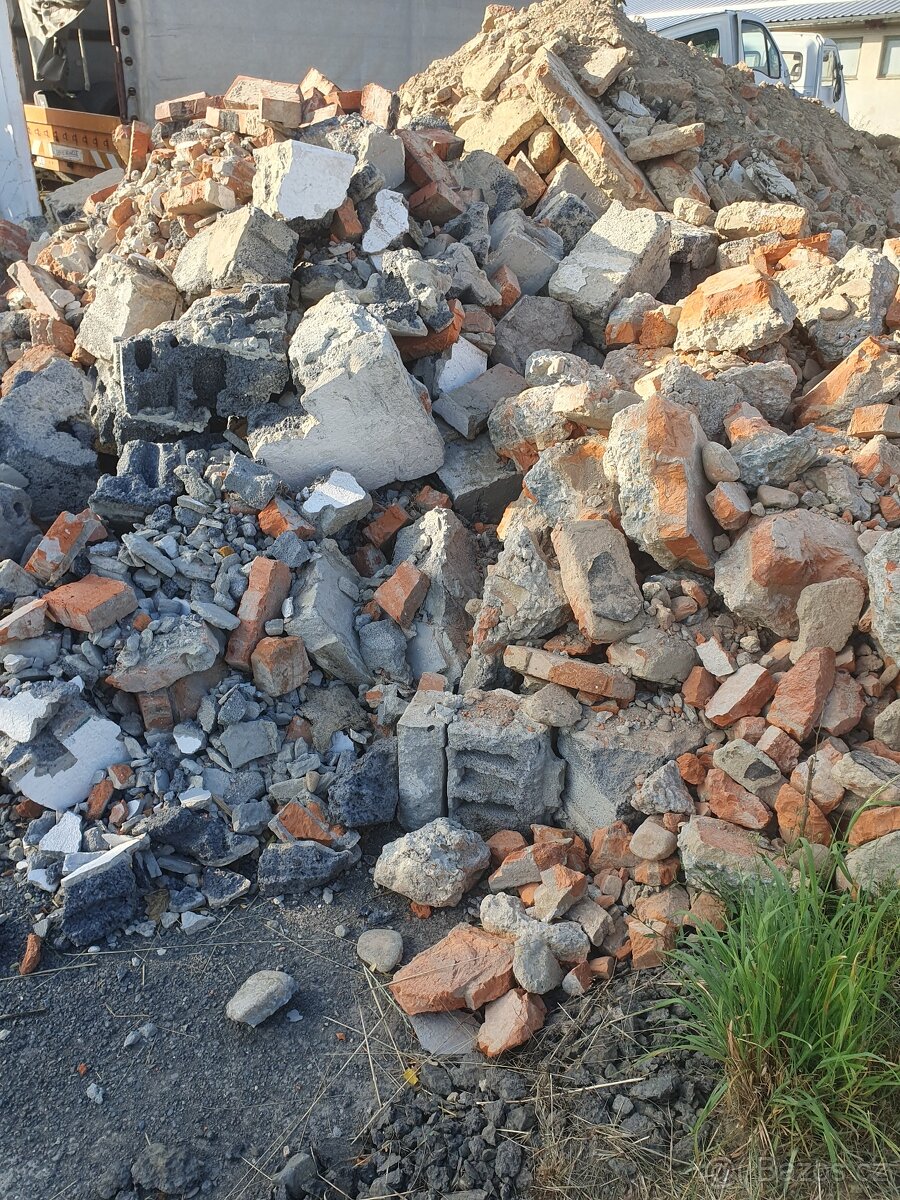 Suť - Cihly a tvárnice. - 4