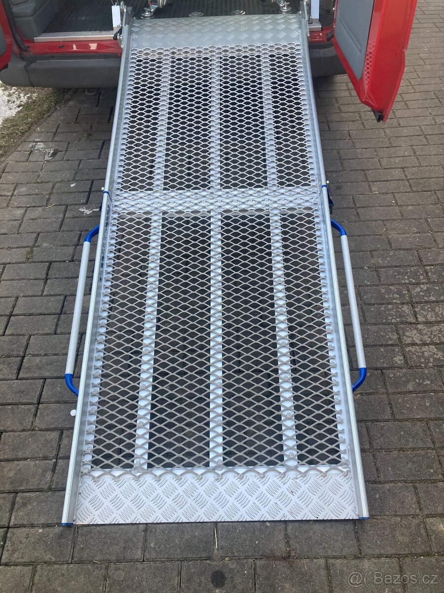 Ford Transit s úpravou pro invalidy - 4