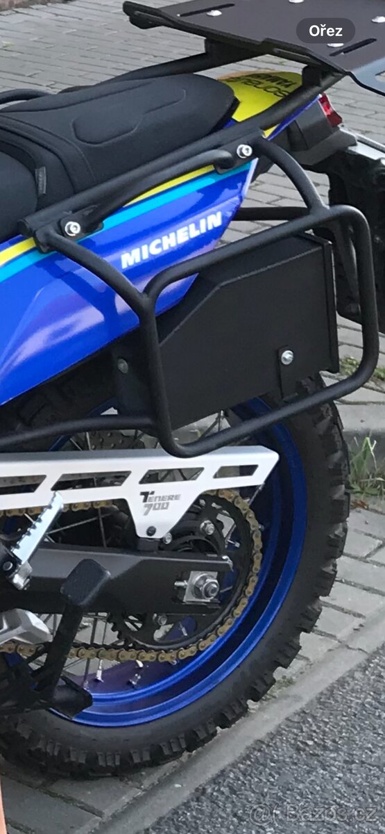 Tenere 700. drzaky bocnich kufru se skrinkou na naradi