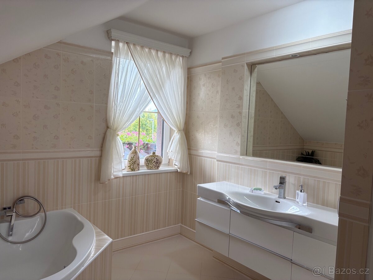 Rodinný dům s bazénem a krbem – Karlovy Vary - 4