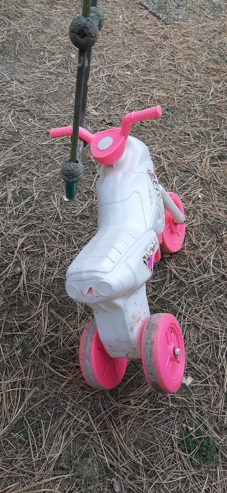 Prodám plastové odrážedlo motorka růžová. - 4