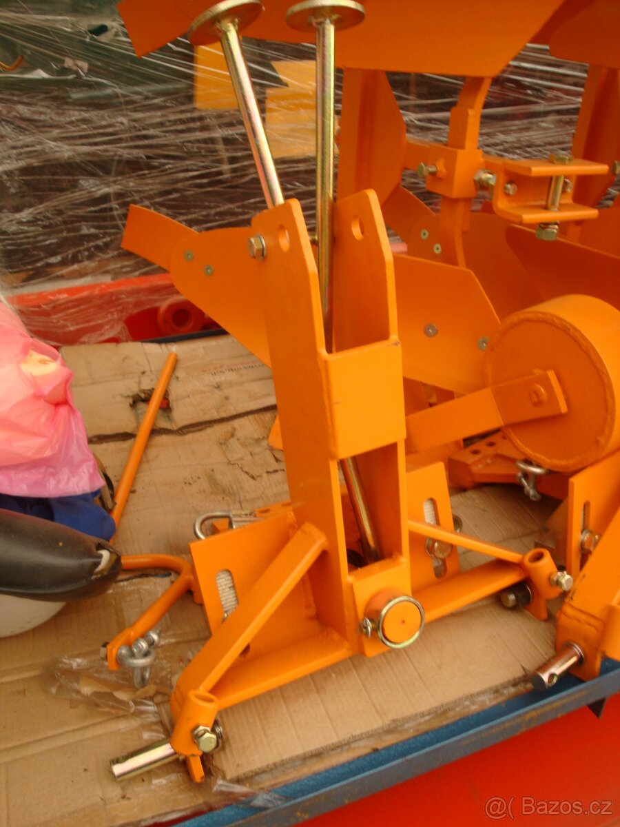 Obracecí pluh za traktor, PLUH - 4