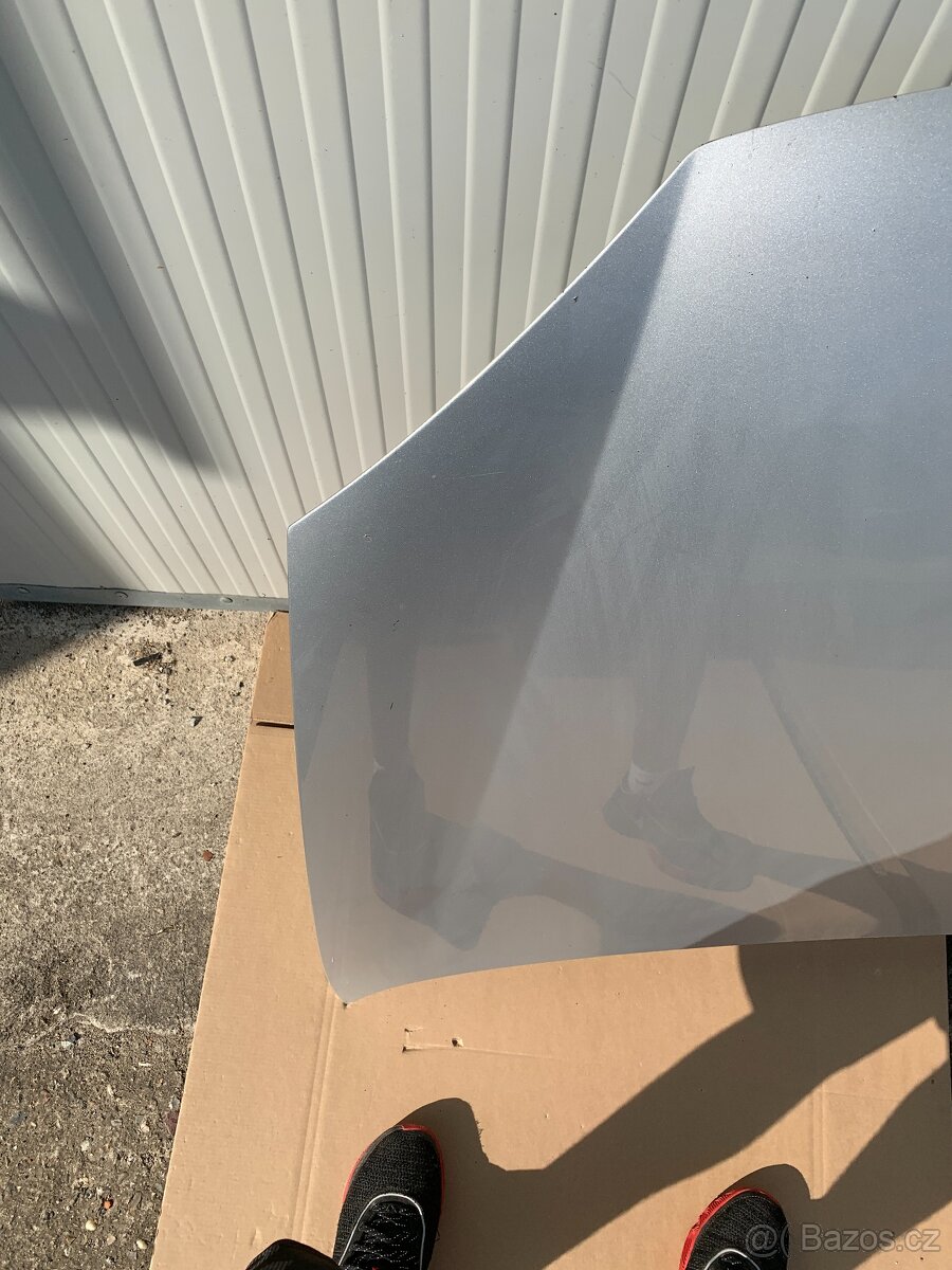 vw golf V 5 kapota stribrna haubna jetta - 4