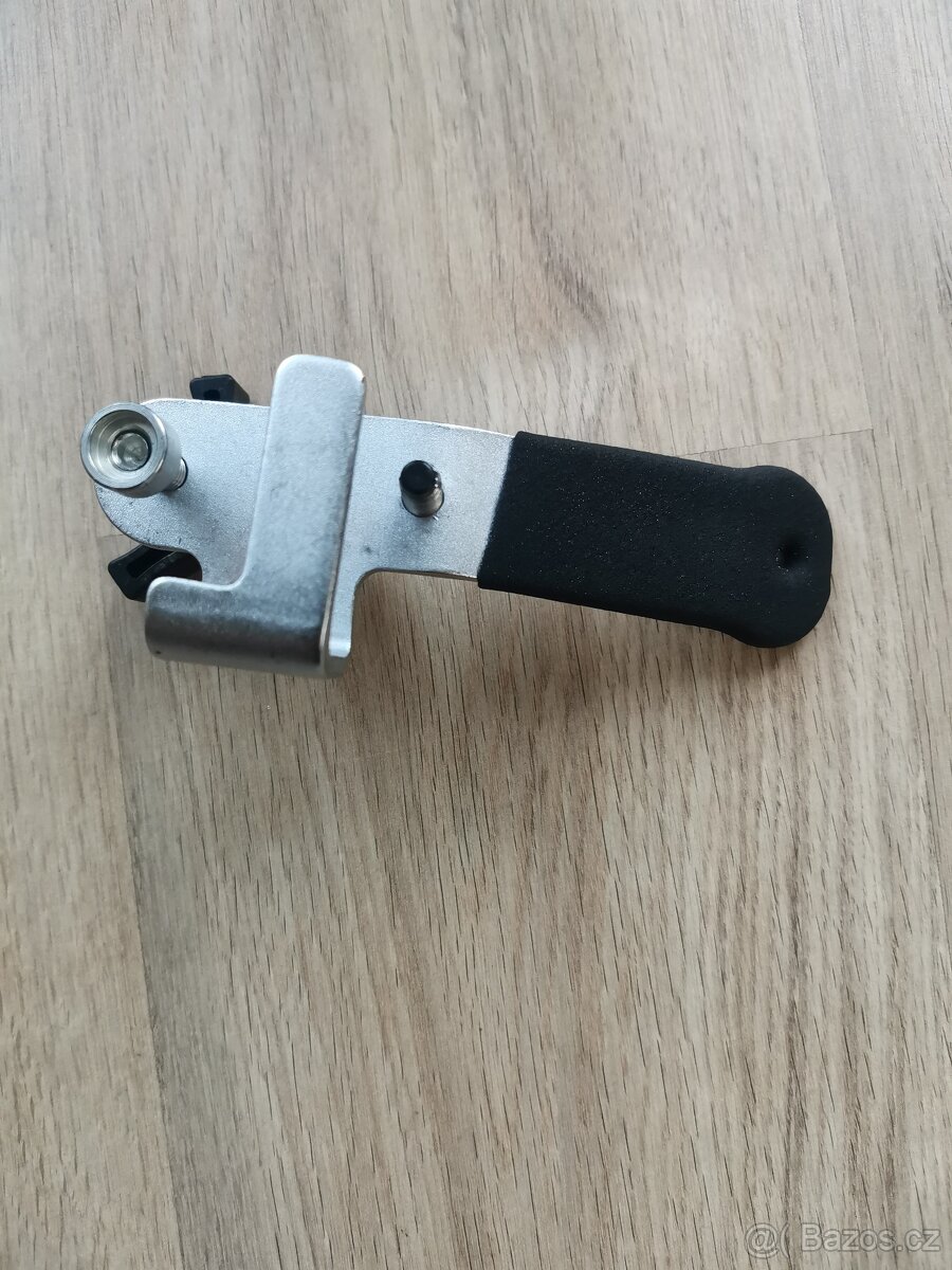 Stahovák stěračů - 4