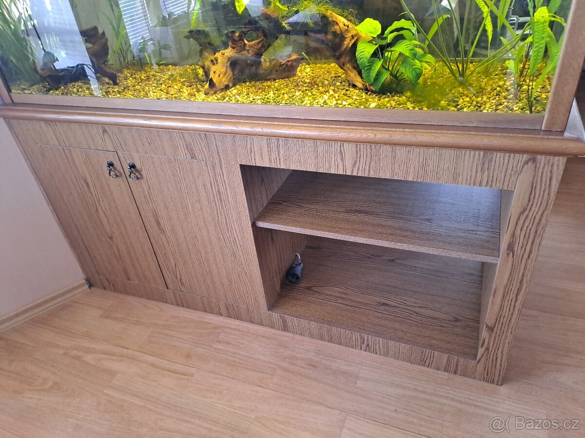 Skříň včetně akvária - 4