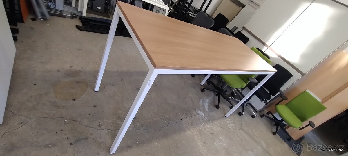 Jídelní / barový stůl - 4