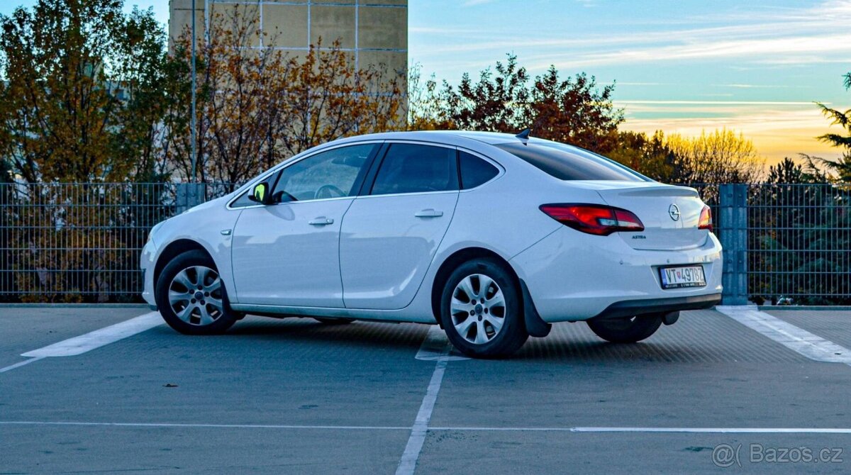 Opel Astra Sedan 1.6 CDTI 100 kw - 4