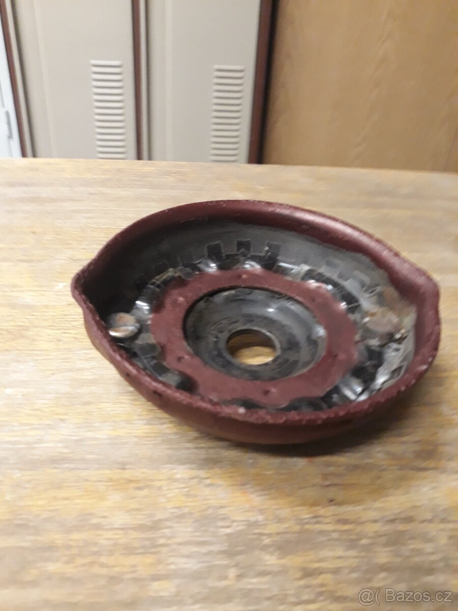 Prodej sedačky řidiče a poptávka misek tlumičů - 4