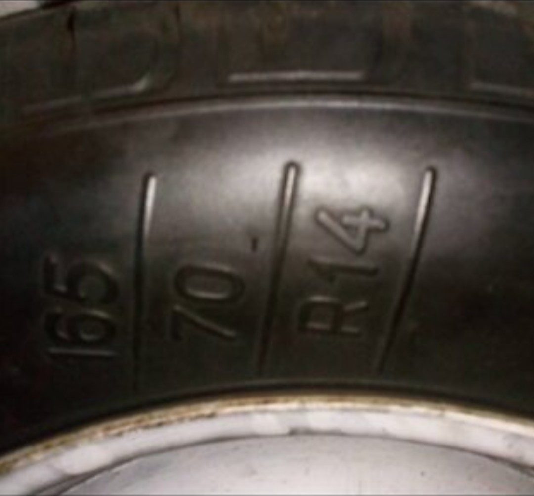 Dvě zimní pneu - 4