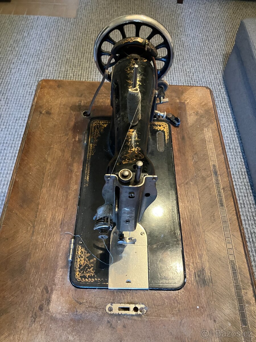 VERITAS ROYAL - starožitný šicí stroj - 4