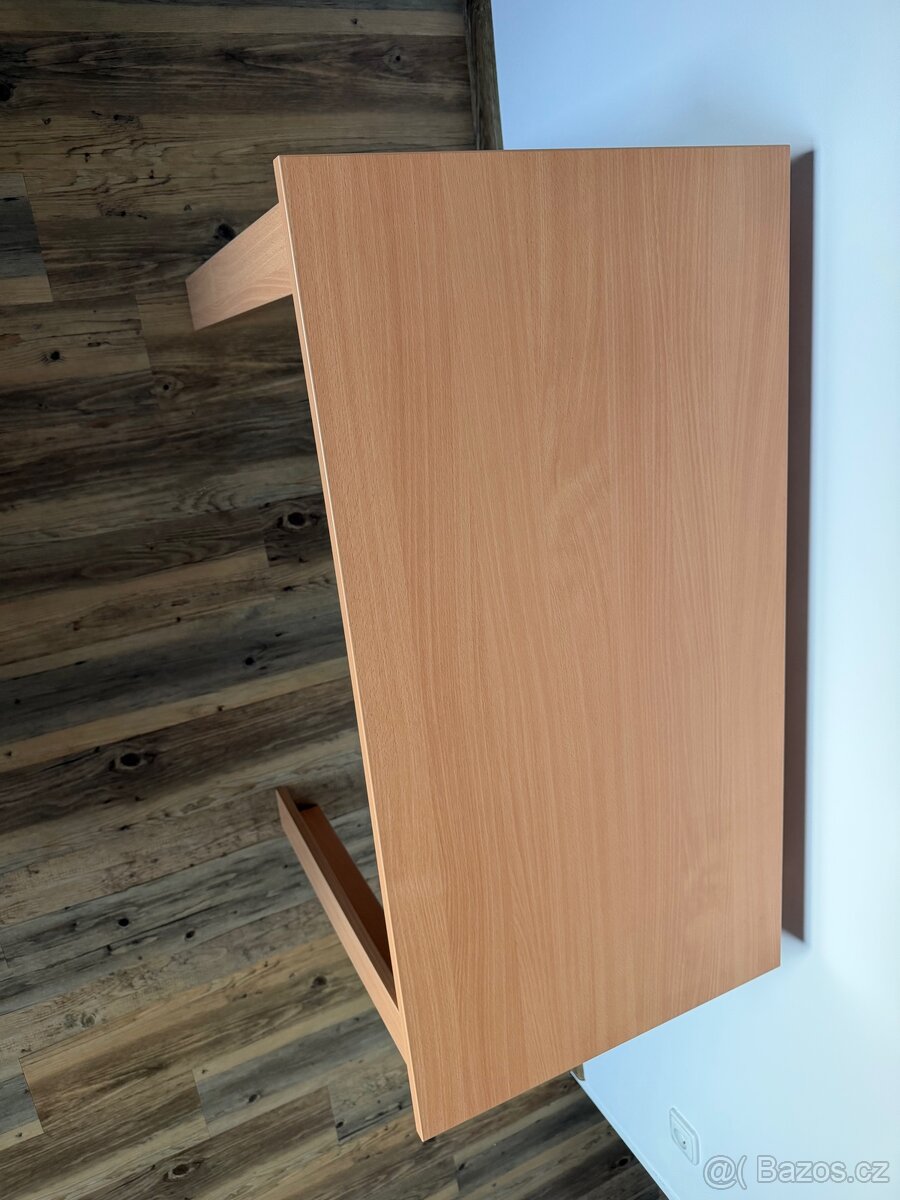 Jídelní stůl menší - 4