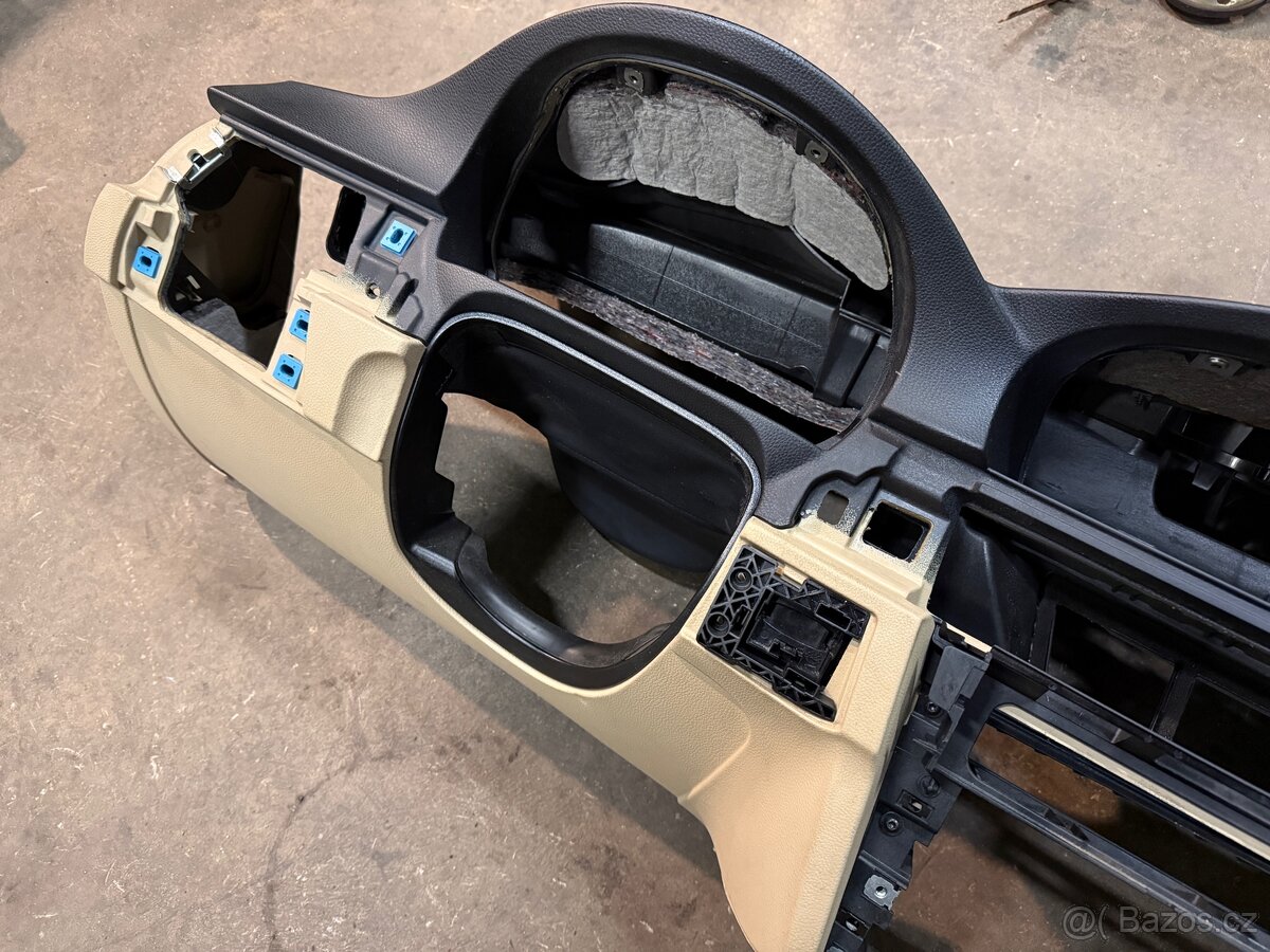 Palubni deska BMW E90 - 4
