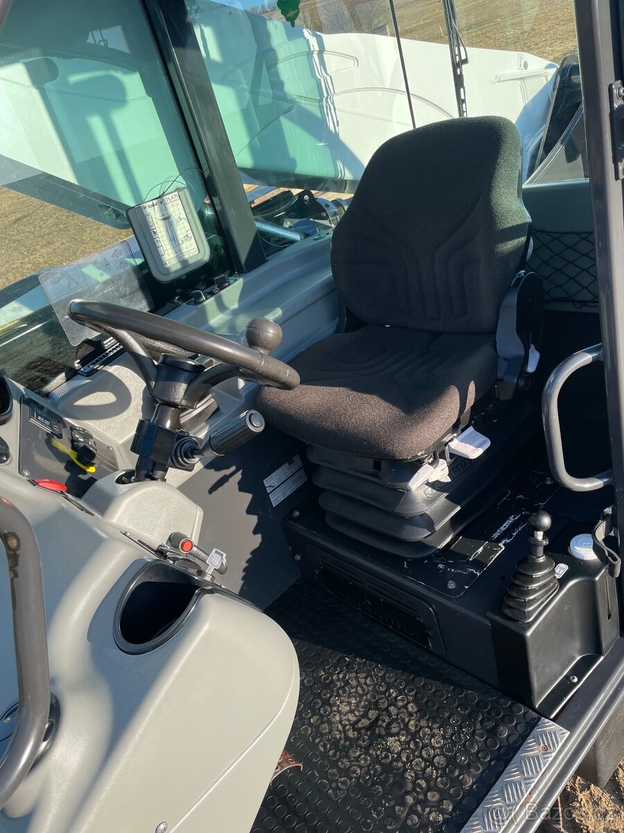 Predám BOBCAT TL 470 hf - 4