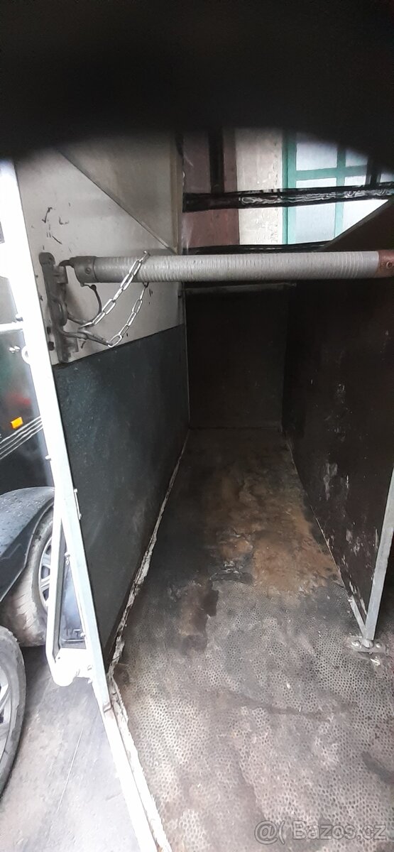 Přívěs na 2 koně s laminátovou střechou - 4