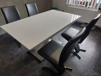 Jídelní sestava stůl + 4 židle - 4