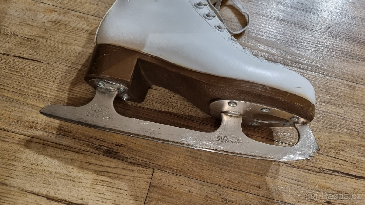 Lední brusle dívčí velikost. 30 - 4