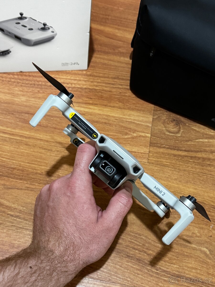 Dron DJI Mini 2 Fly More Combo - 4