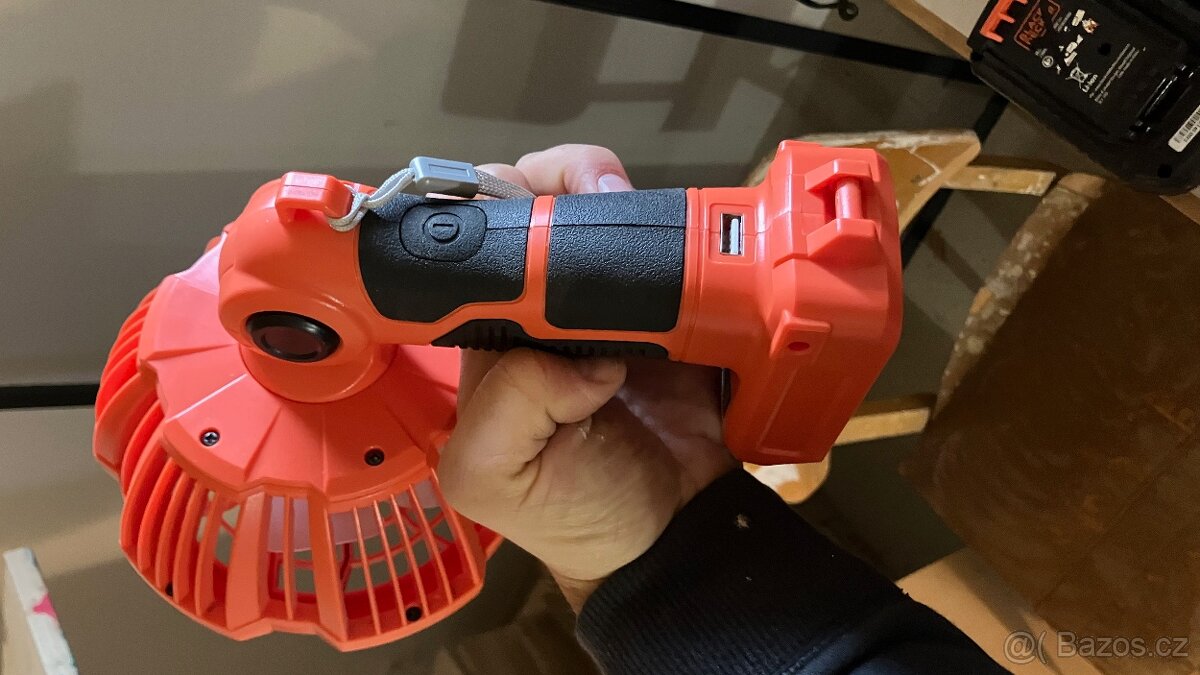 Nabíječka + Baterie Black and Decker - 4