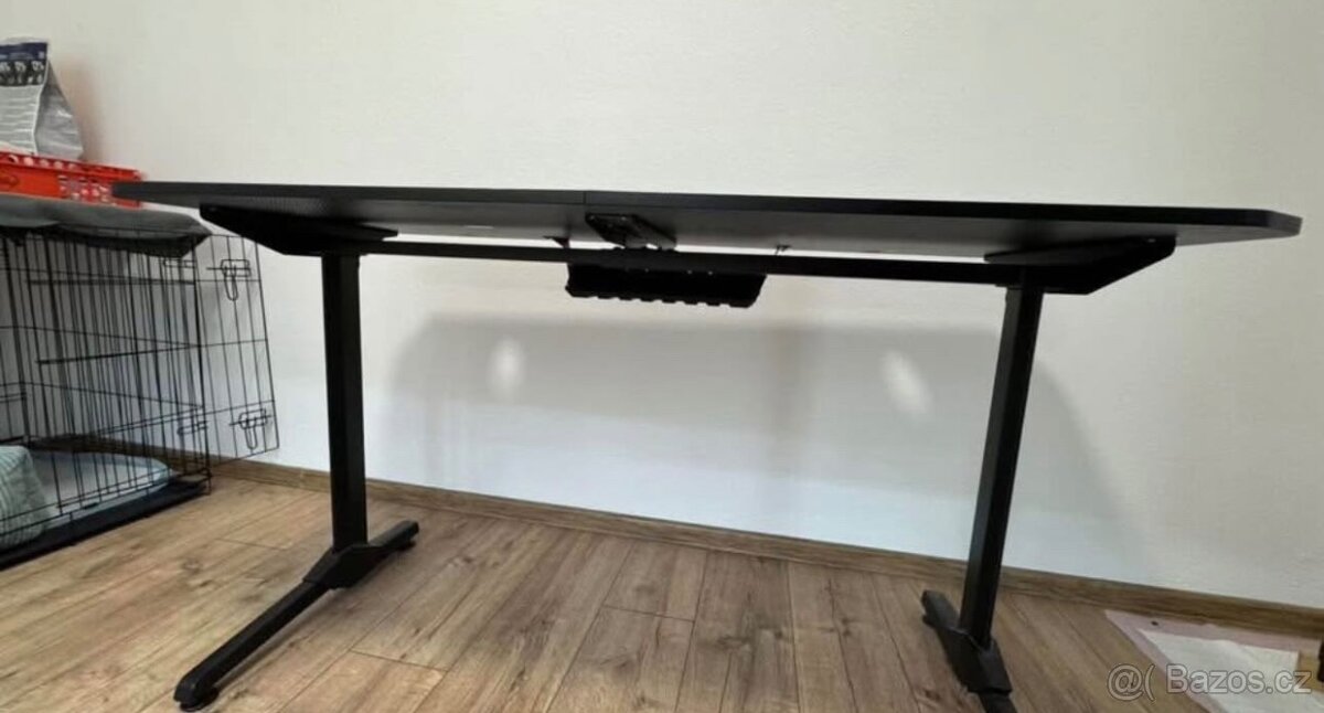 Prodám herní stůl s podložkou - 4