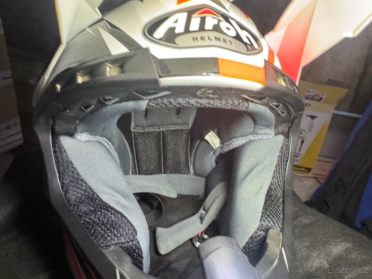 Prodam helmu airoh 55-56 - 4