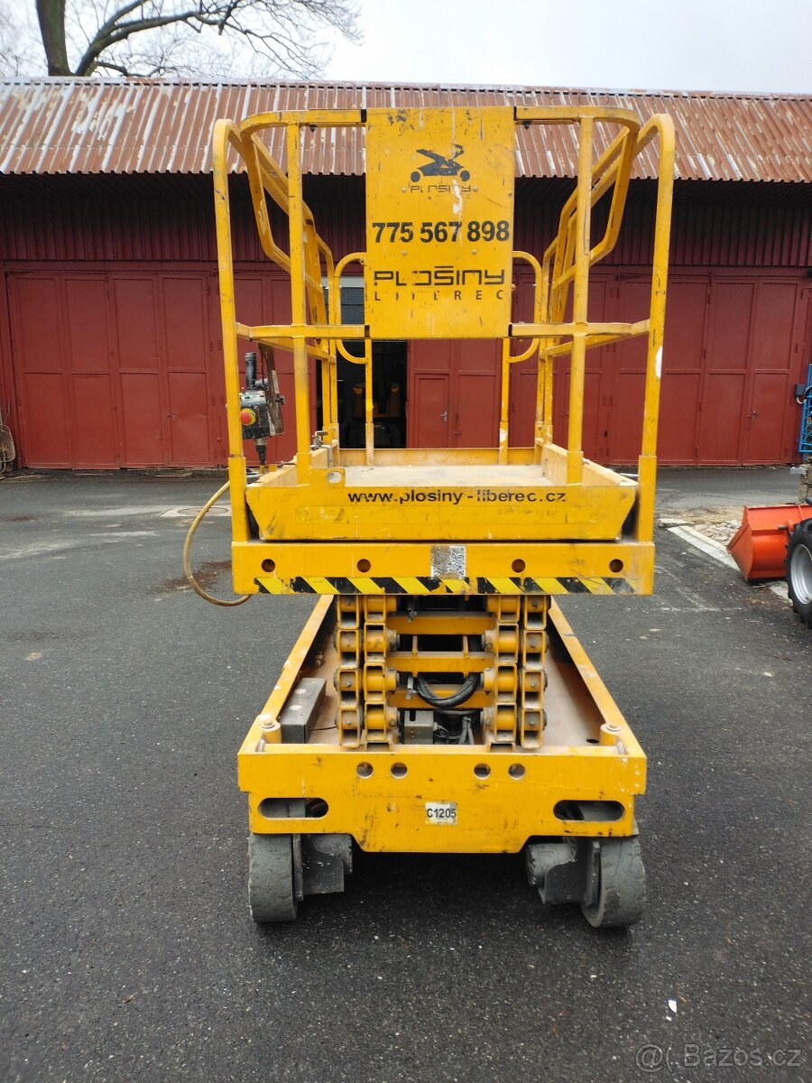 Nůžková pracovní plošina Haulotte Compact 12 - 4