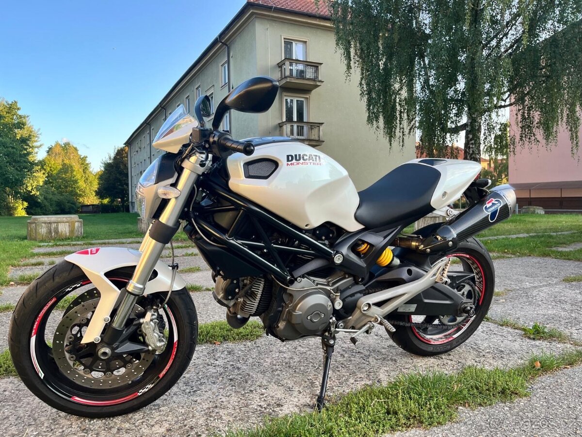 Ducati Monster 696 - 4