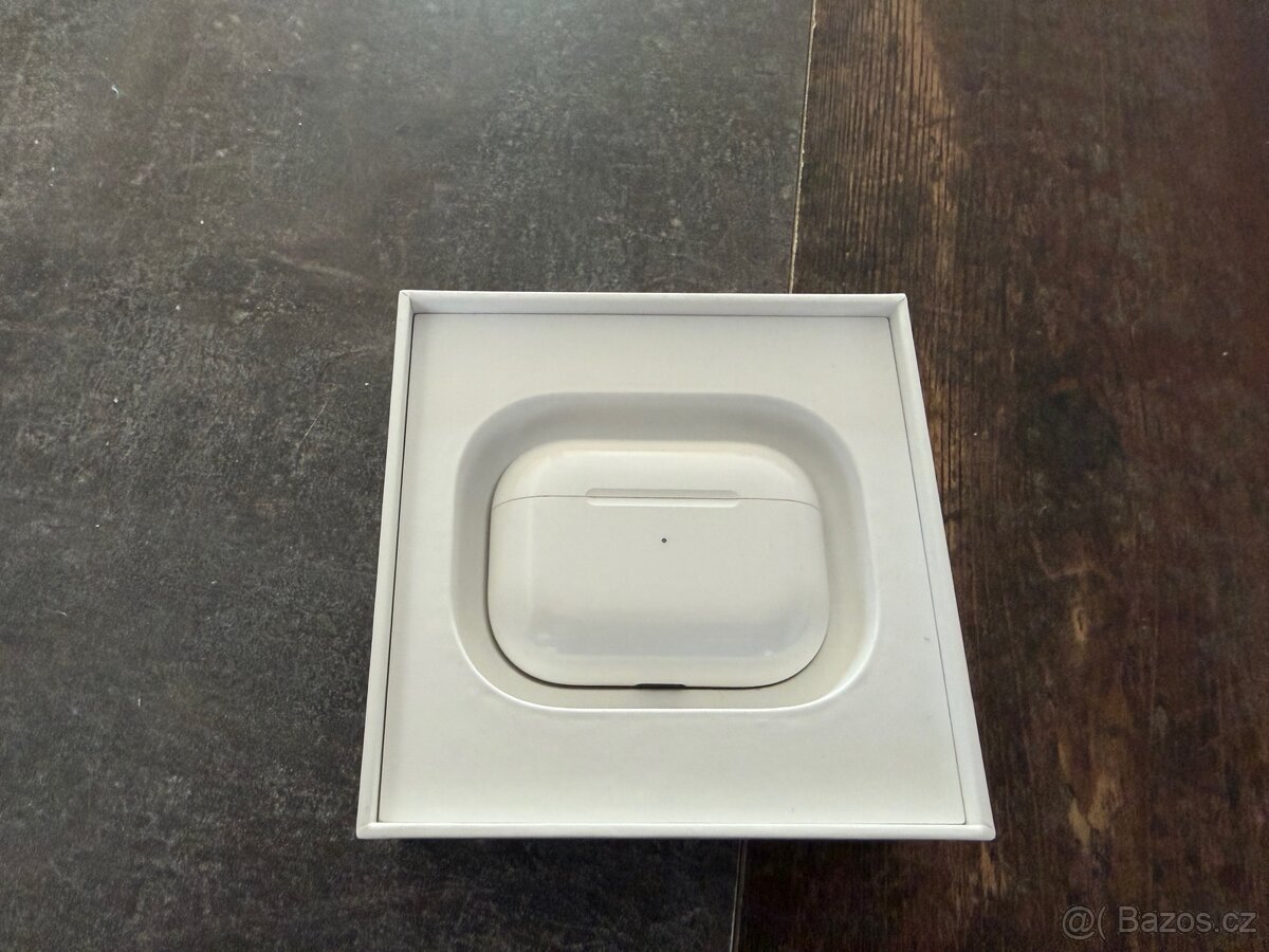 Apple AirPods Pro - 4