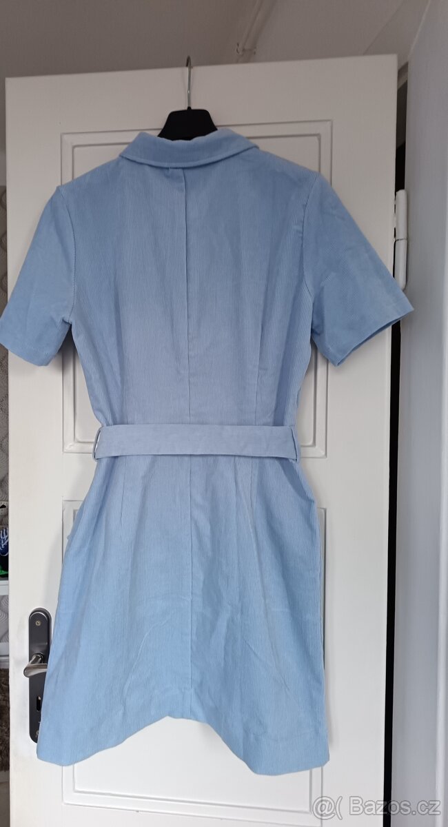 Šaty s opaskem Mohito - 4