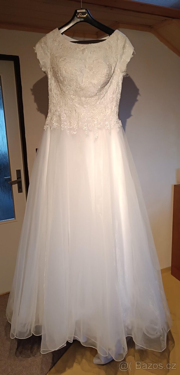 Krajkové svatební šaty - 4