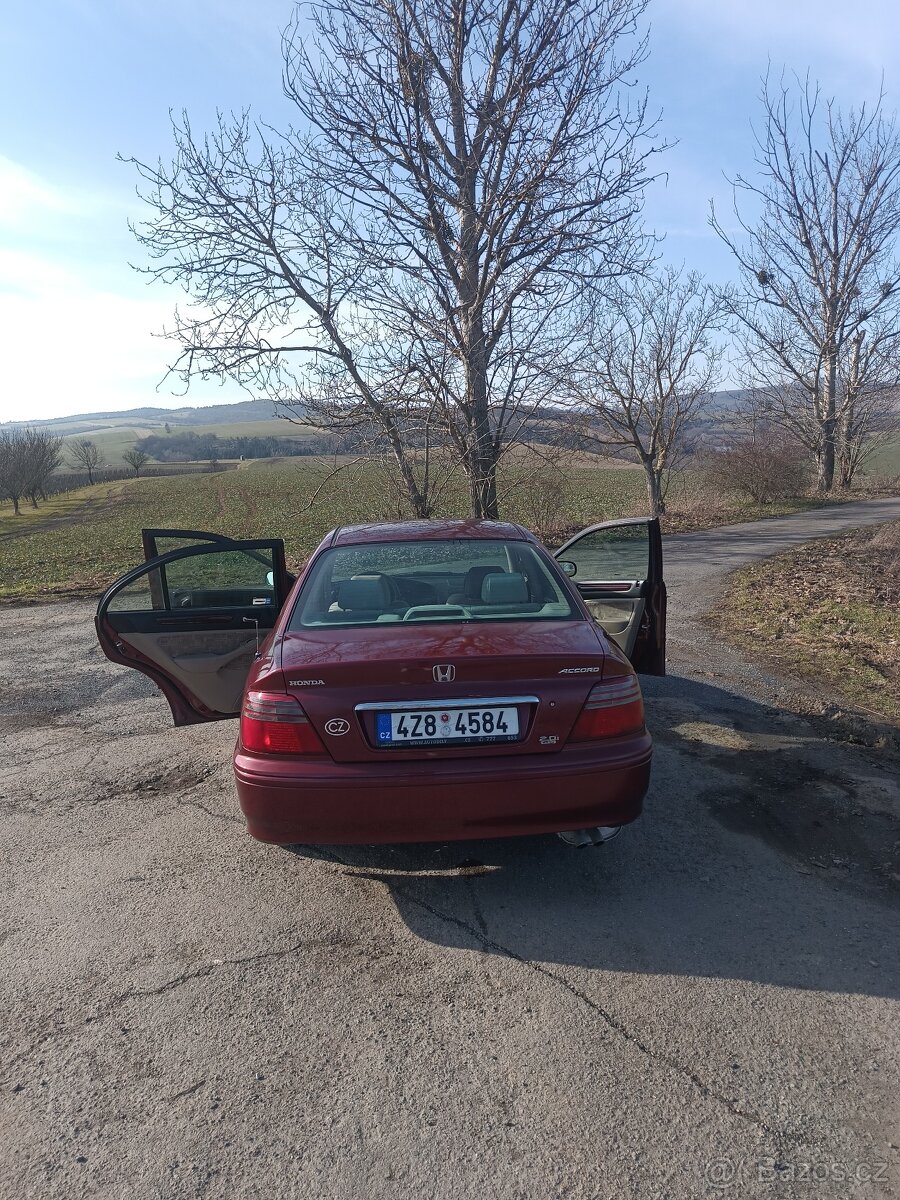 Honda Accord sedan - 4