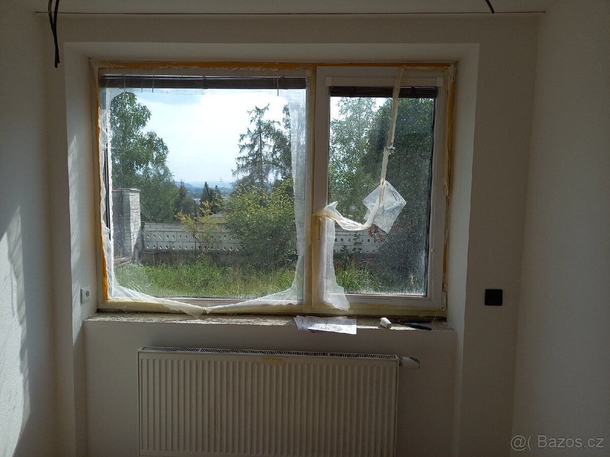 2x plastové okno (žaluzie + moskytiery) cena za jedno okno - 4