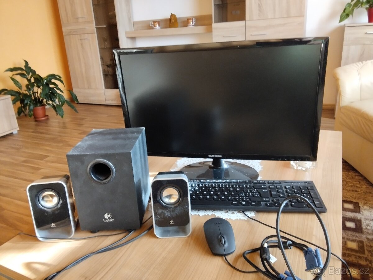 Monitor Samsung úhlopříčka 61cm - 4