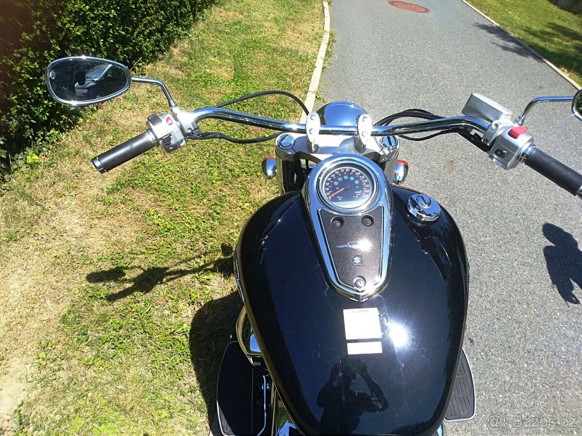 Suzuki VLR 1800 Boulevard-Intruder - 4
