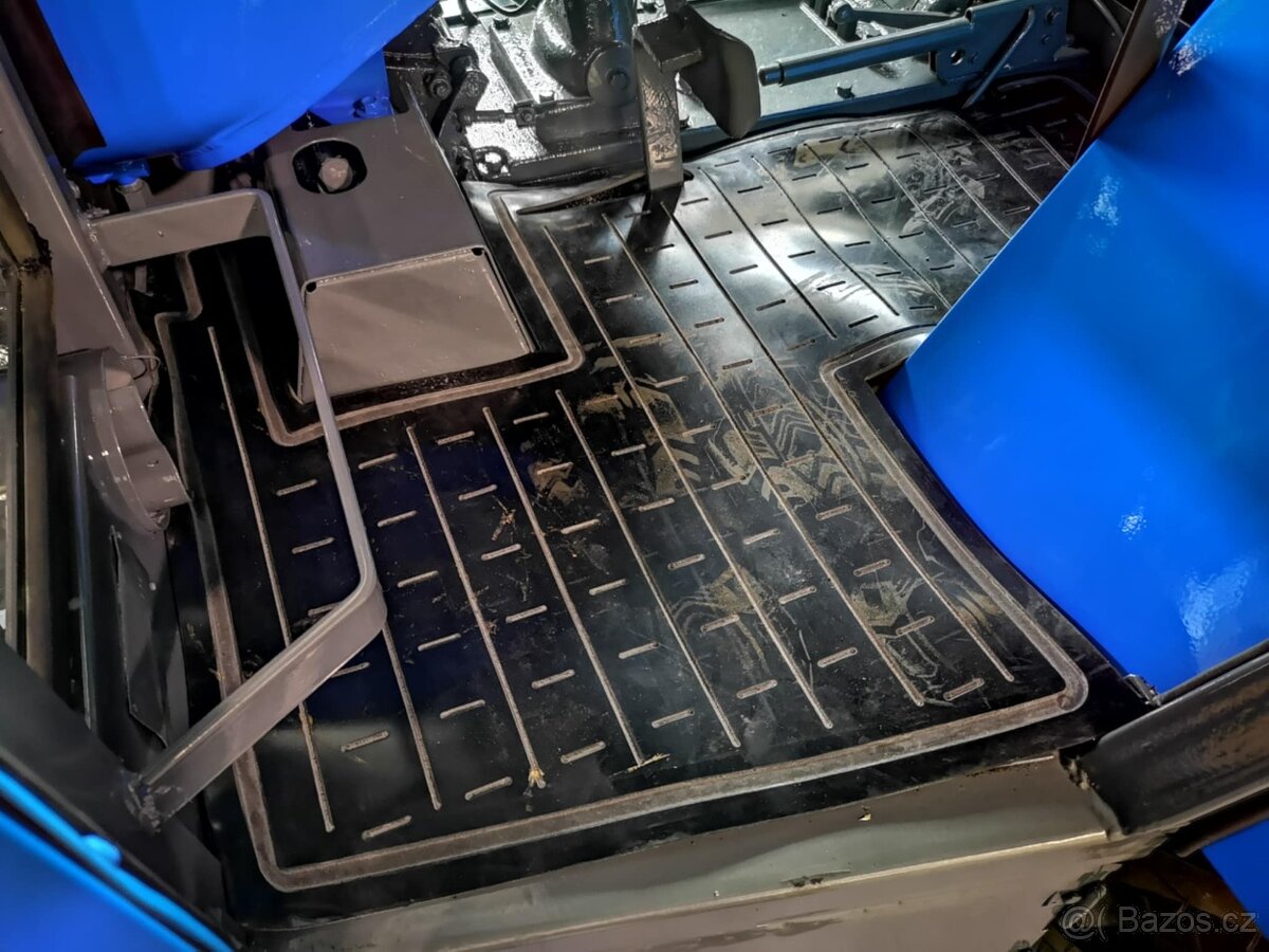 Gumova rohož vhodné pro traktory Zetor 5511, 5611, 5711, 57 - 4