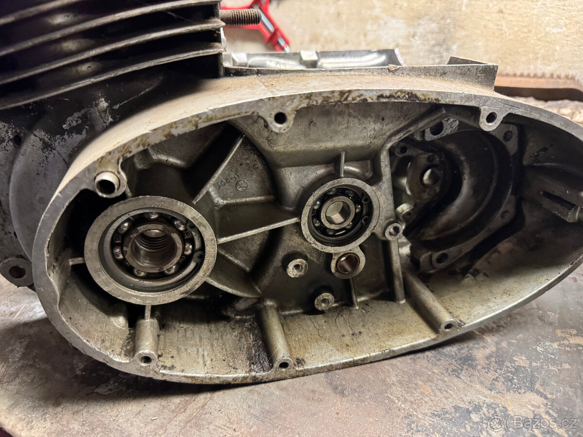 Jawa Čz 175/356 - párové kartery, válec, klika - 4