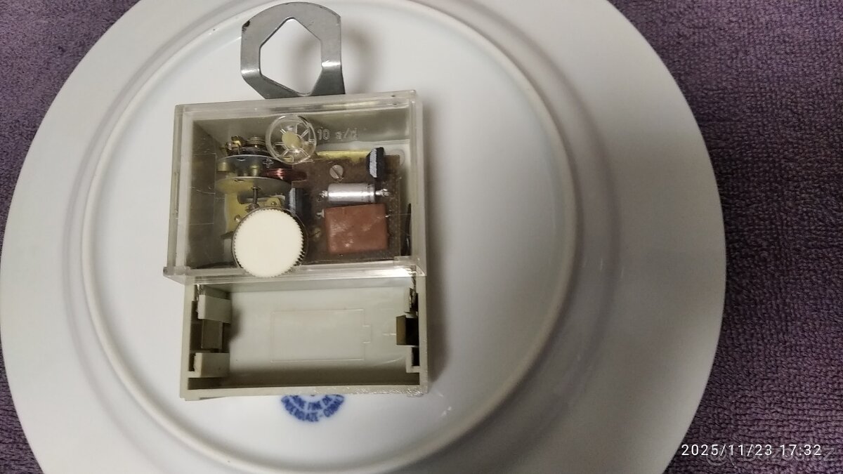 prim hodiny talíř - 4