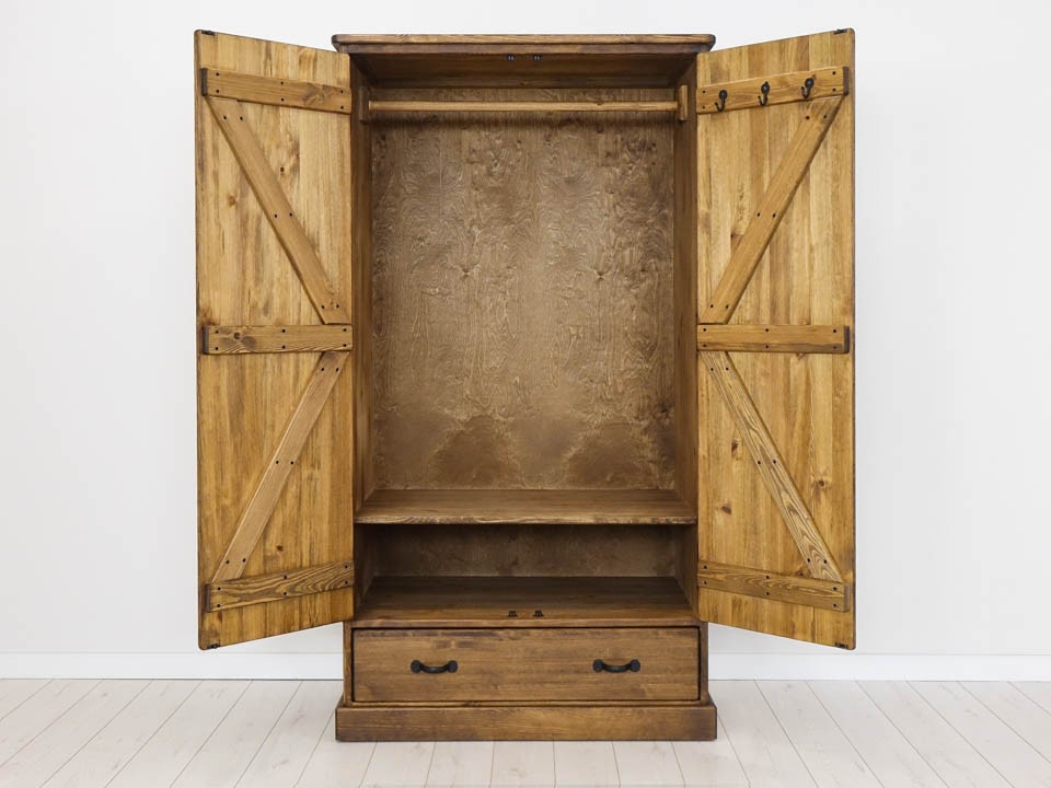 RUSTIKÁLNÍ ŠATNÍ SKŘÍŇ - 4