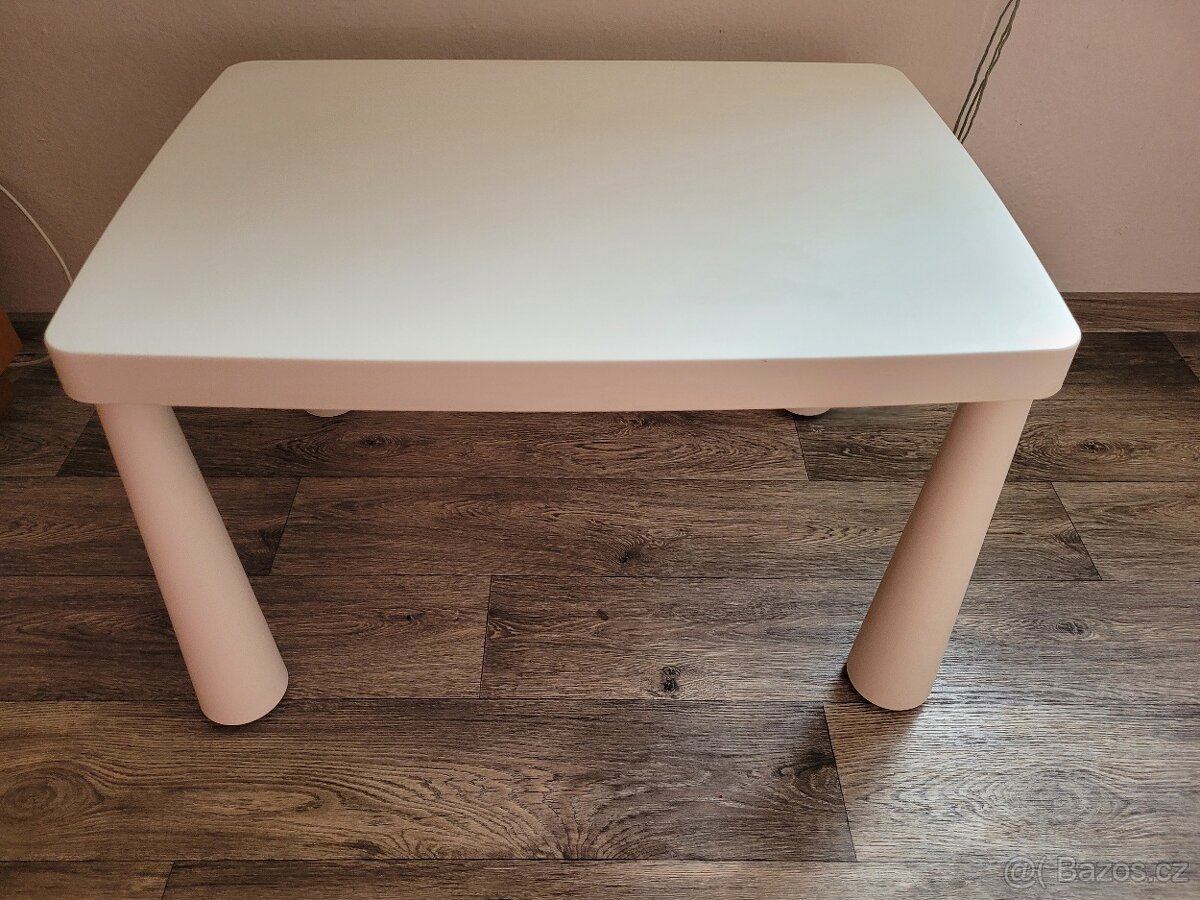 Ikea dětský set - stůl a 2 růžové židle - 4