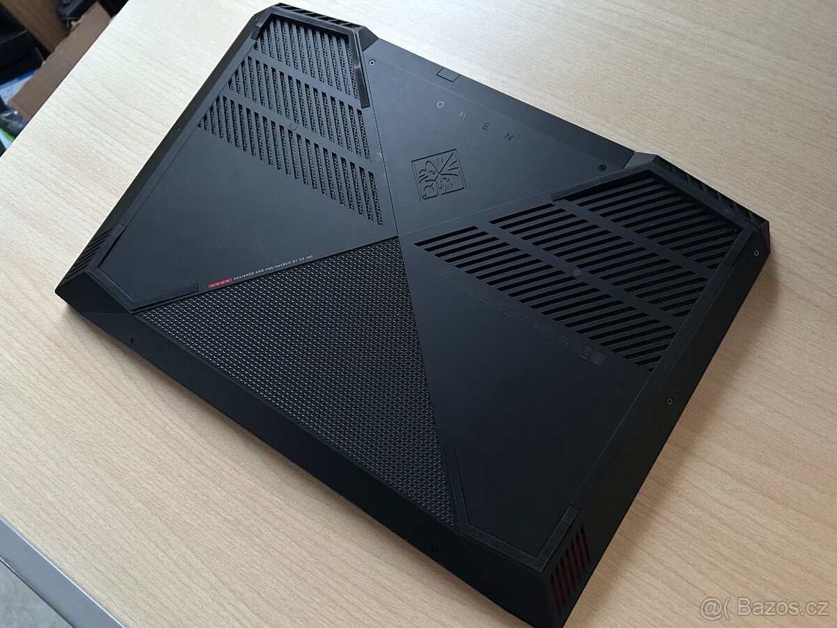 Herní notebook Lenovo Legion Y520-15IKB - 4