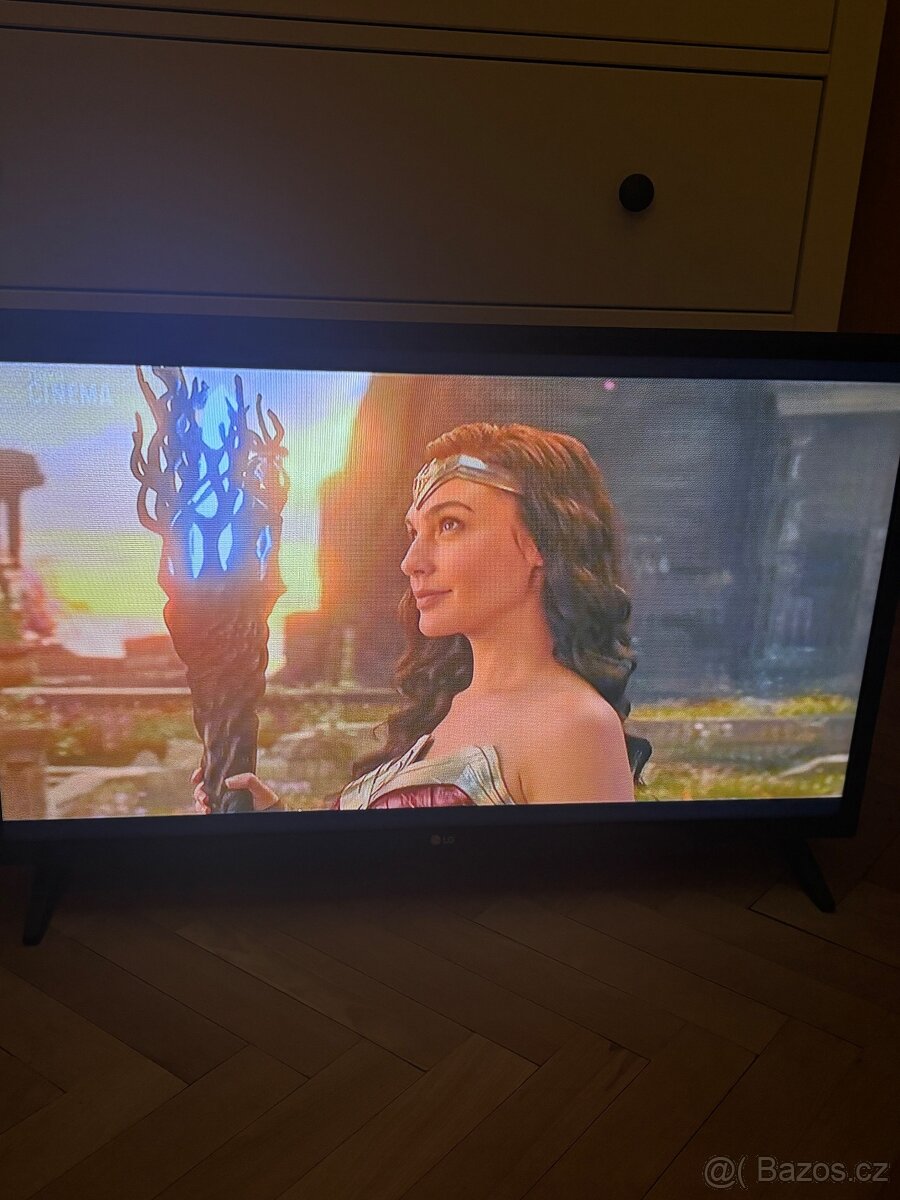 LG LED TV 32 + držák na TV Stell - 4