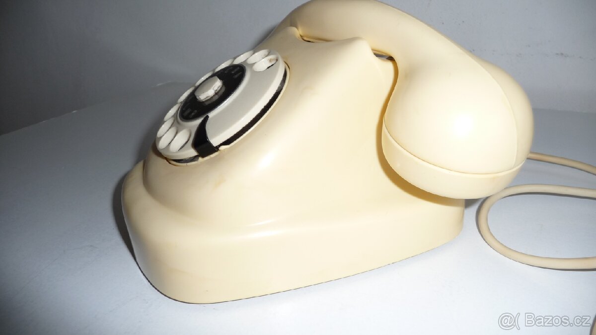 Starý telefon Tesla T58 - 4