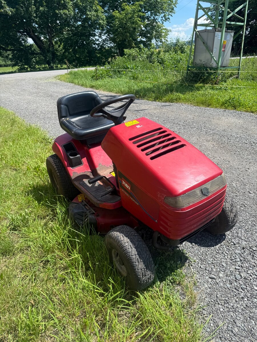 Prodám zahradní traktor Toro - 4